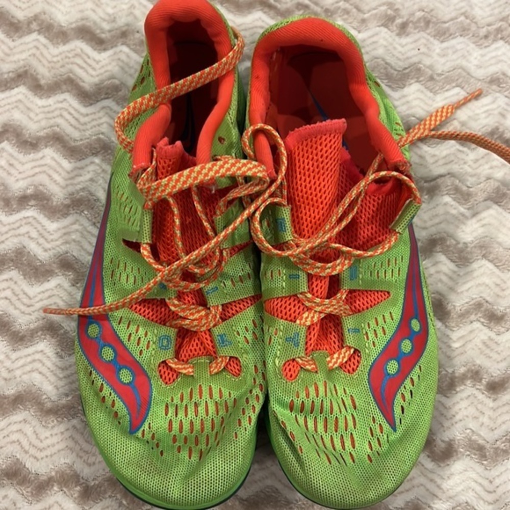 Women’s running shoes with spikes. Size 6.5. Saucony Racing. EUC.